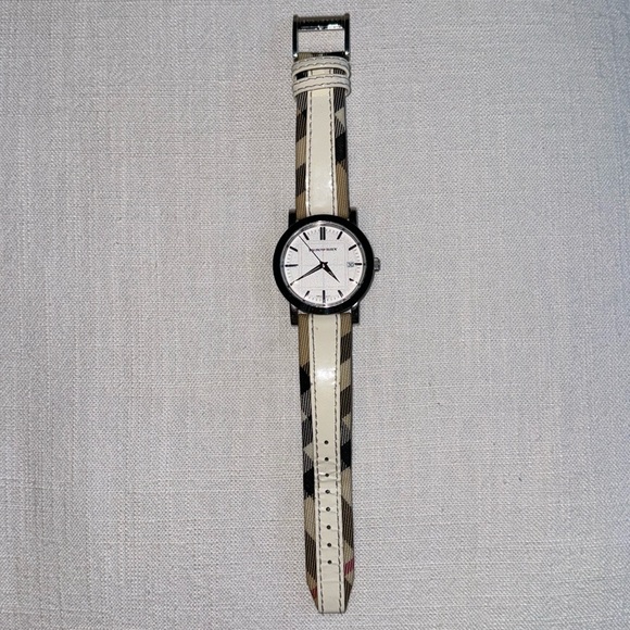 Burberry Watch BU1395 🤩 - Picture 3 of 6